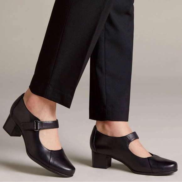 UNSTRUCTURED BY CLARKS 9 black leather woman 1.5" heel velcro strap Mary Jane - Picture 1 of 12